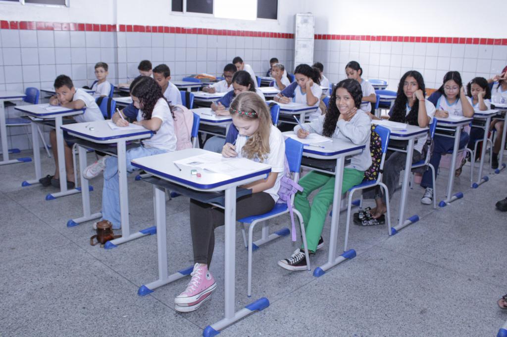 Alunos da EMEF Sabino Ribeiro durante realização das provas/ Por Mylena Santos - Ascom Semed